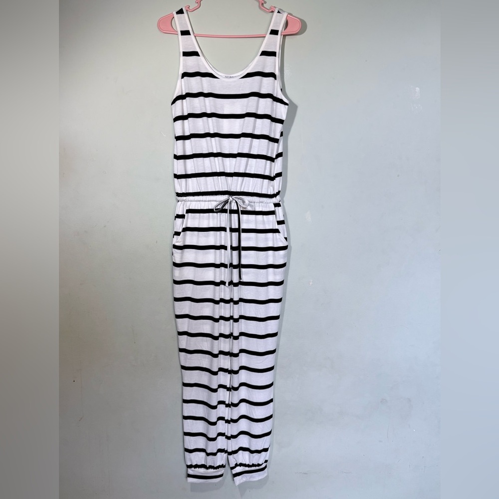 NWT ReoRia Sleeveless Jumpsuit. Size M.